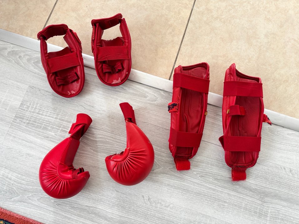 Kırmızı Deri Boks Eldiveni Velcro Bantlı - Görsel 2