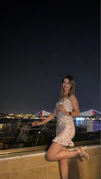ÇİÇEKLİ ELBİSE