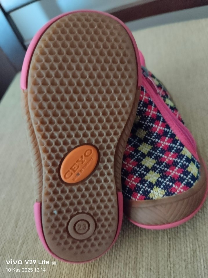 Kızlar için Renkli Örgü Sıcak Ev Terlikleri - Görsel 2