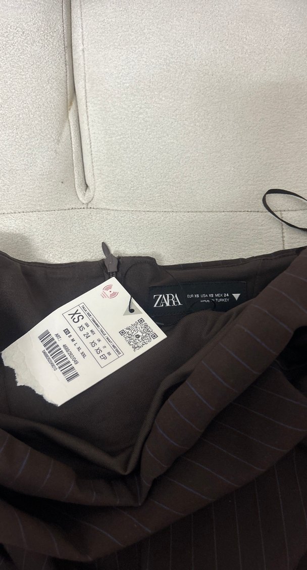 ZARA / 
Kahverengi Piliseli Midi elbise - Görsel 3