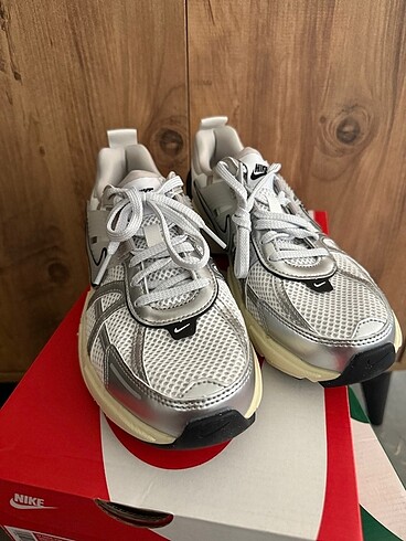 Nike Nike V2K Run son fiyatıdır