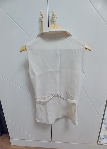 Düğmeli Krem Kolsuz Bluz - Görsel 3