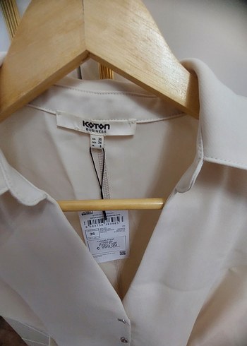 Düğmeli Krem Kolsuz Bluz - Görsel 4