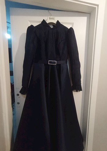 Kemerli lacivert Uzun Kollu Gotik Abiye