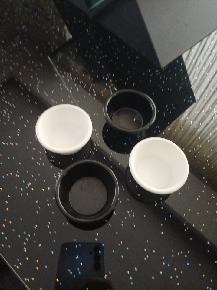 Siyah Beyaz Minimalist Mini Kase Seti - Görsel 2