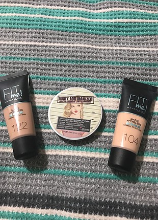 İki farklı renk seçeneğiyle maybelline fit me fondöten ve marry 