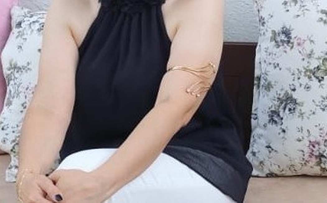 Minimalist Altın Renkli Taşlı Kadın Bileklik - Görsel 2