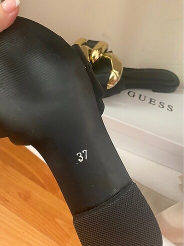 Guess Bambi siyah gold detaylı terlik