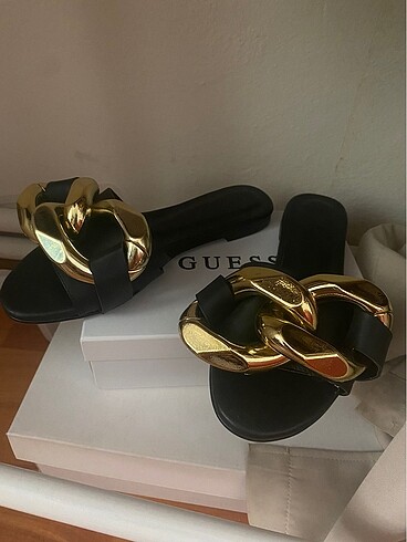 37 Beden Bambi siyah gold detaylı terlik