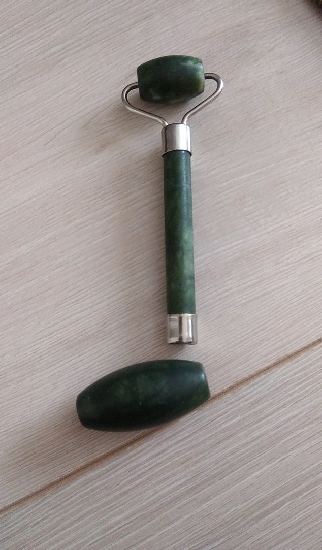 Yeşil Taş Yüz Masaj Aleti - Görsel 2