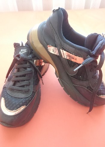 Nike Nike Siyah Bağcıklı Kadın Spor Ayakkabı