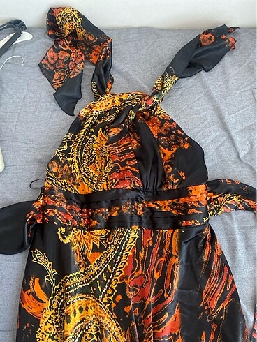 Halter yaka elbise