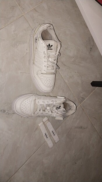 36 Beden beyaz Renk Orijinal adidas 36 numara ayakkabı cırtcırtları çıkarılıp takıla