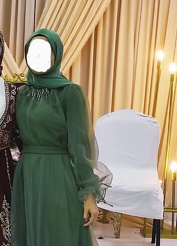 Zümrüt yeşili tül abiye