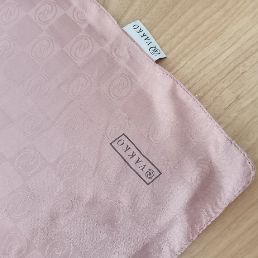 Bej Parlak Saten Kadın Şal - Görsel 5