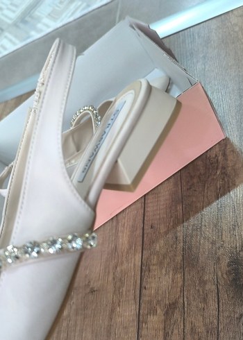 Beyaz Tokalı Blok Topuklu Kadın Abiye Ayakkabı - Görsel 4