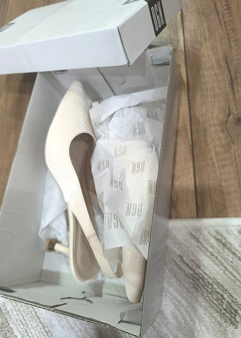 Beyaz Zebra Desenli Topuklu Kadın Ayakkabı - Görsel 2