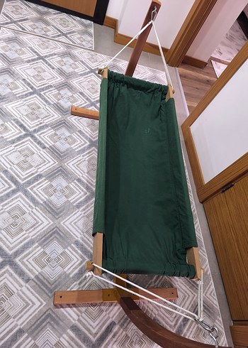 Ahşap Ayaklı Koyu Yeşil Bebek Beşiği - Görsel 2