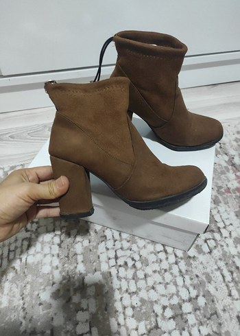 Kahverengi Süet Kadın Topuklu Bot - Görsel 2