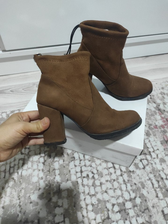 Kahverengi Süet Kadın Topuklu Bot - Görsel 2