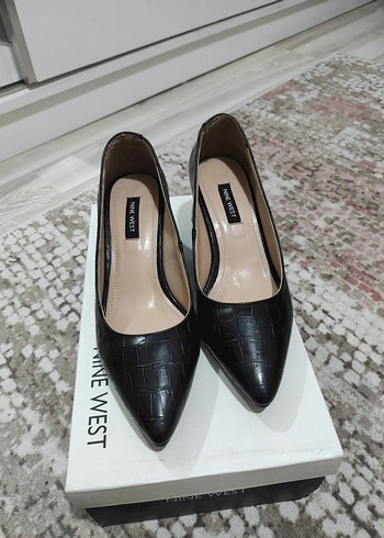 Nine West Siyah Yılan Desenli Stiletto