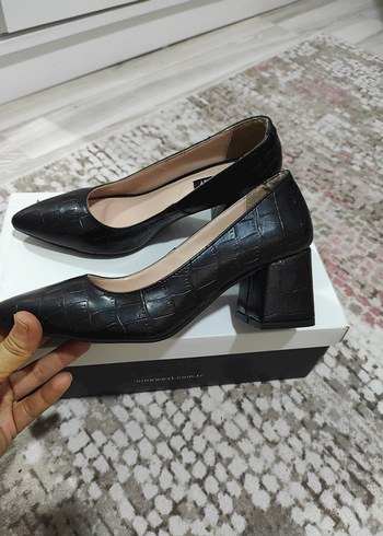 36 Beden siyah Renk Nine West Siyah Yılan Desenli Stiletto