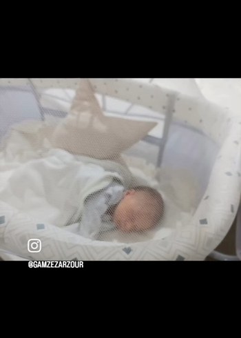 Otomatik ayarlanabilir sesli ve sallanan beşik , yatak