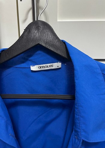 Düğmeli Kısa Kesim Mavi Kadın Gömlek - Görsel 3