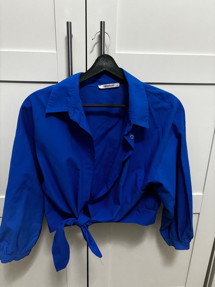 Düğmeli Kısa Kesim Mavi Kadın Gömlek - Görsel 4