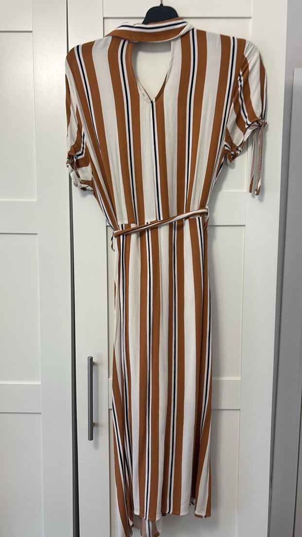 Kahverengi Çizgili V Yaka Uzun Elbise - Görsel 4