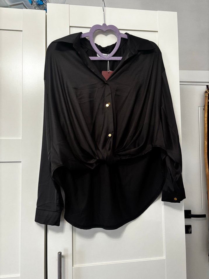Siyah Düğmeli Saten Kadın Gömlek - Görsel 2