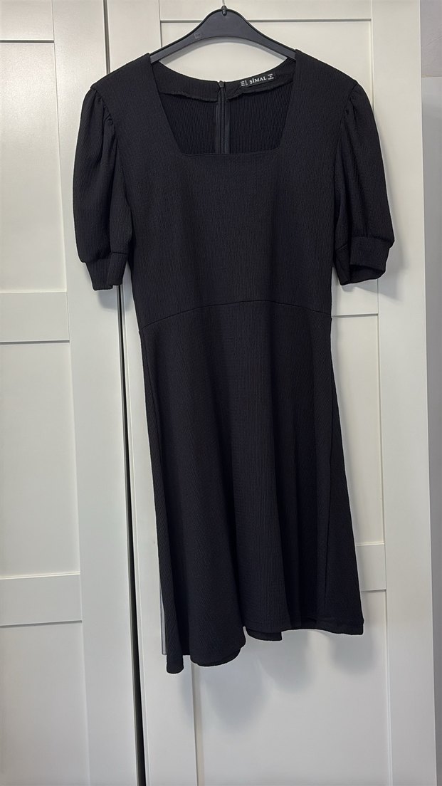 Siyah V Yakalı Piliseli Midi Elbise - Görsel 3