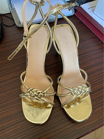 Zara gold topuklu ayakkabı
