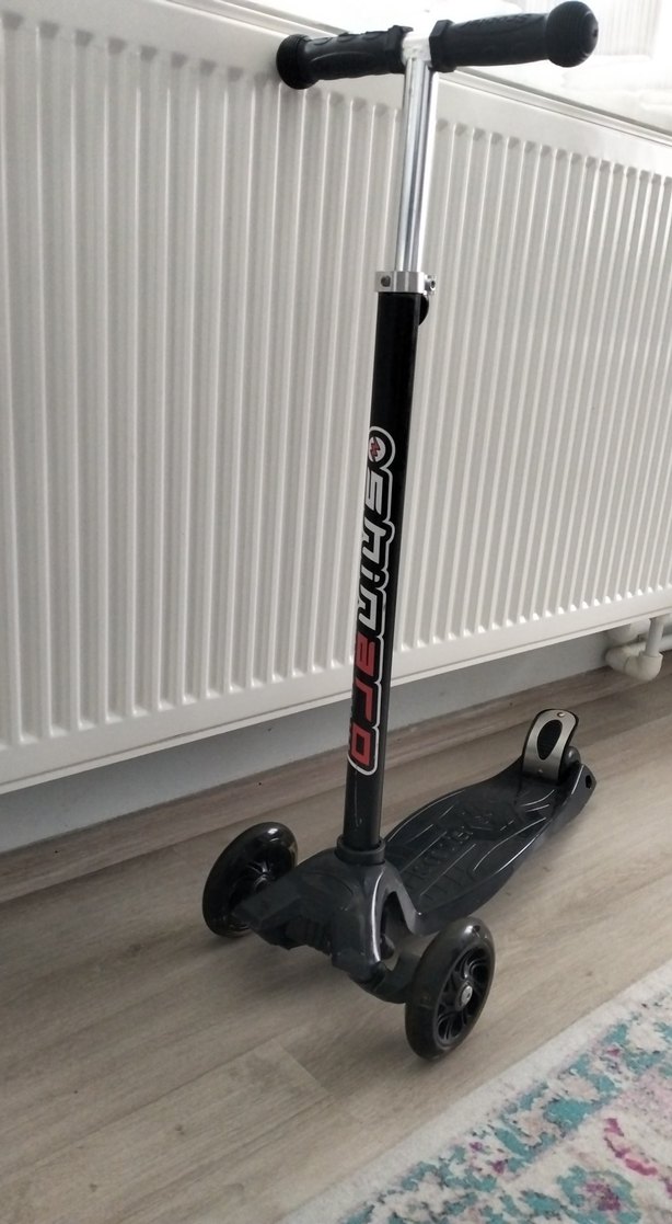 Siyah Çocuk Scooterı Üç Tekerlekli - Görsel 2