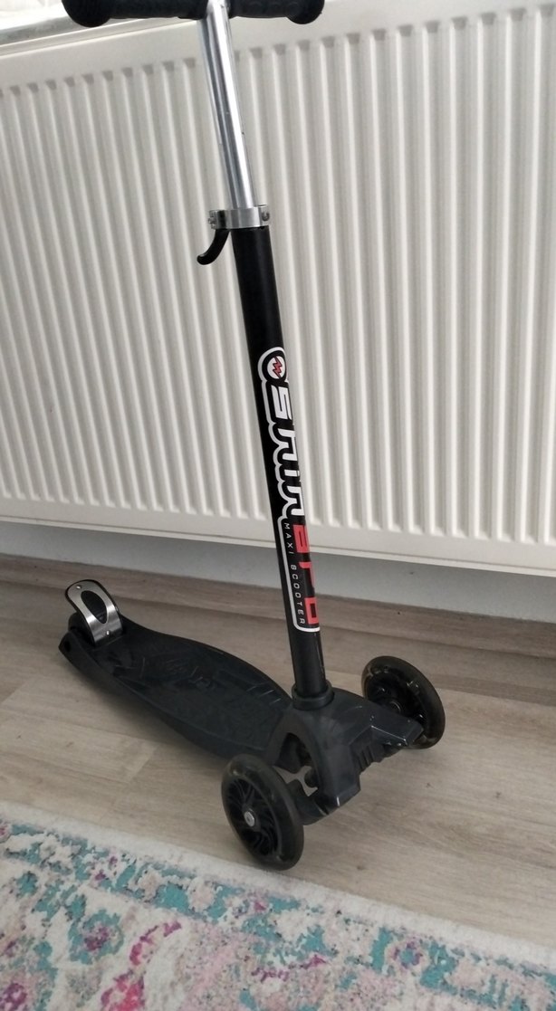 Siyah Çocuk Scooterı Üç Tekerlekli - Görsel 3