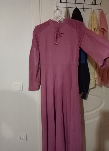 Pembe elbise 