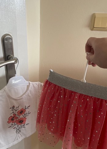 Kız Çocuk Beyaz Çiçek Baskılı Kısa Kollu Tişört - Görsel 3