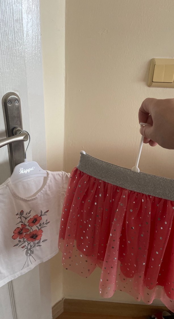 Kız Çocuk Beyaz Çiçek Baskılı Kısa Kollu Tişört - Görsel 3