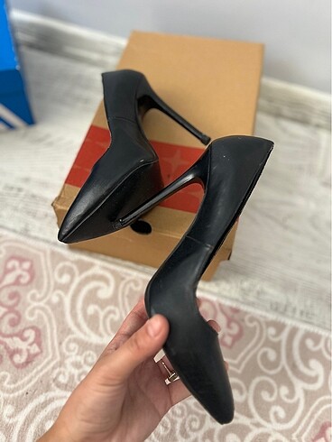 Zara Siyah topuklu stiletto ayakkabı