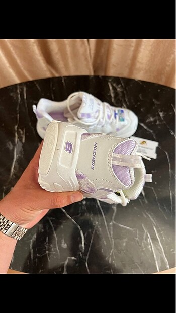 37 Beden beyaz Renk Skechers