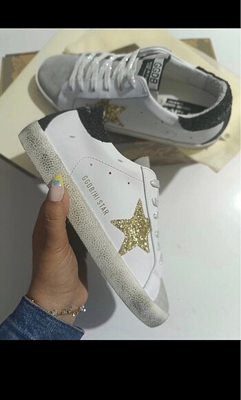 Golden Goose Deluxe Golden goose