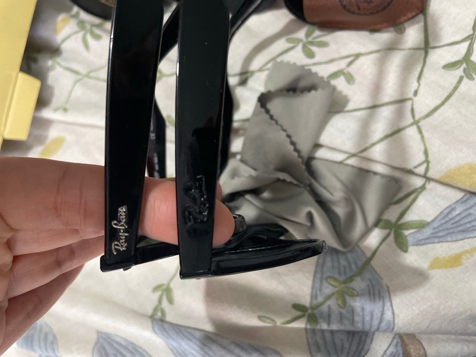 Parlak Siyah Ray-Ban Kadın Güneş Gözlüğü - Görsel 3