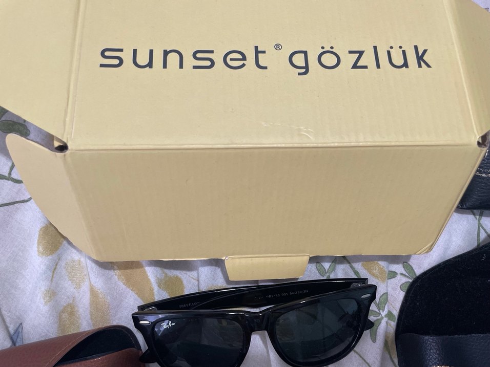Parlak Siyah Ray-Ban Kadın Güneş Gözlüğü - Görsel 2