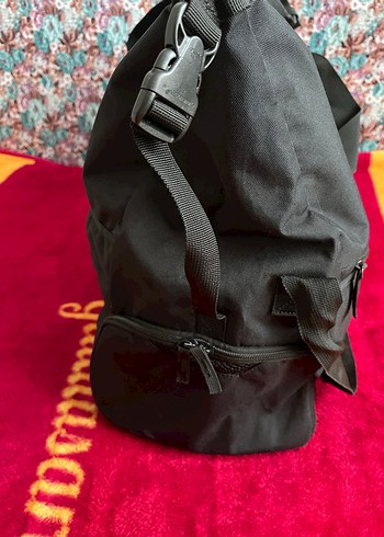 Nike Siyah Fermuarlı Spor Çantası - Görsel 3