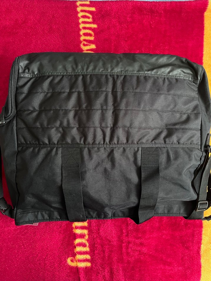 Nike Siyah Fermuarlı Spor Çantası - Görsel 2