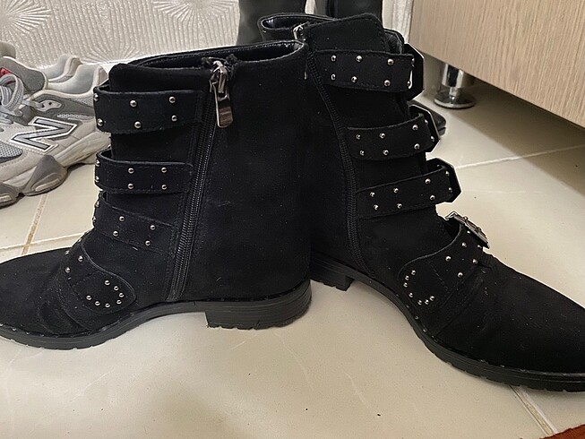 37 Beden Siyah taşlı şık bot