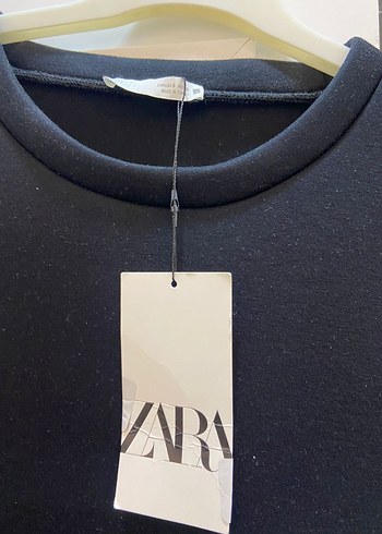 Siyah Düğme Detaylı Kısa Sweatshirt - Görsel 2