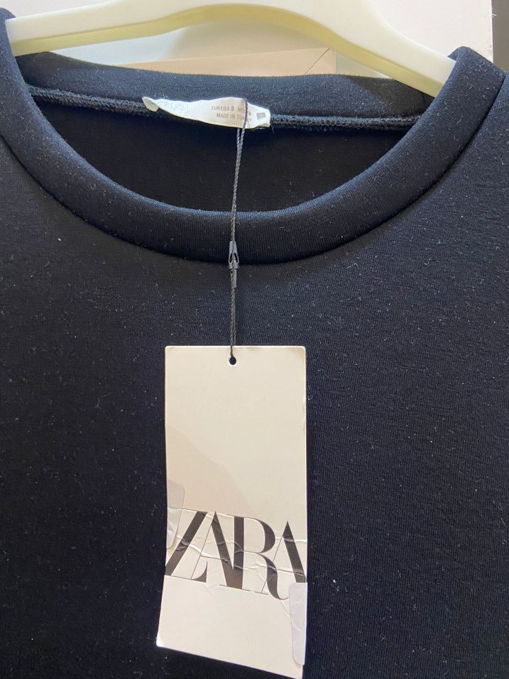 Siyah Düğme Detaylı Kısa Sweatshirt - Görsel 2