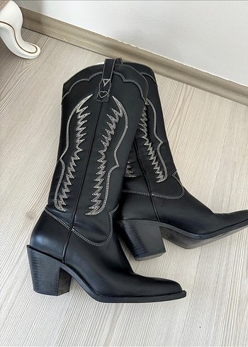 Stradivarius kovboy çizme