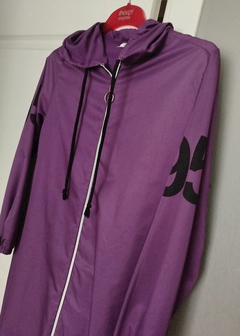 Mor Kapüşonlu Uzun Kollu Midi Yağmurluk - Görsel 2